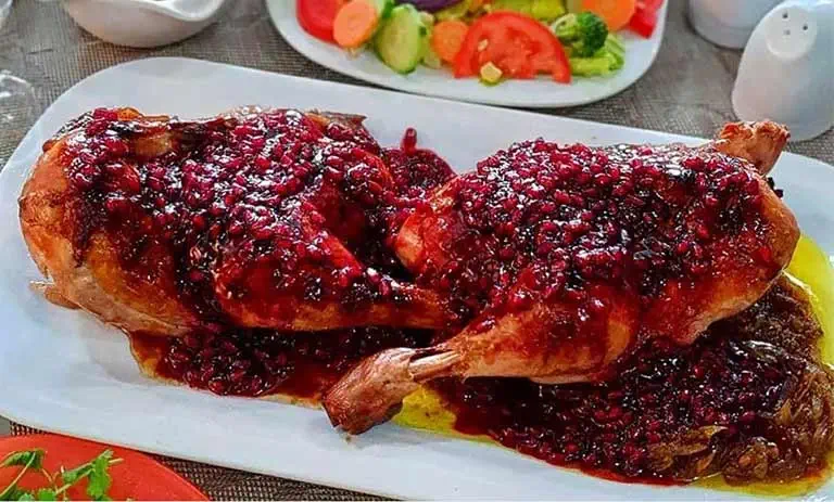 طرز تهیه خوراک مرغ با رب انار